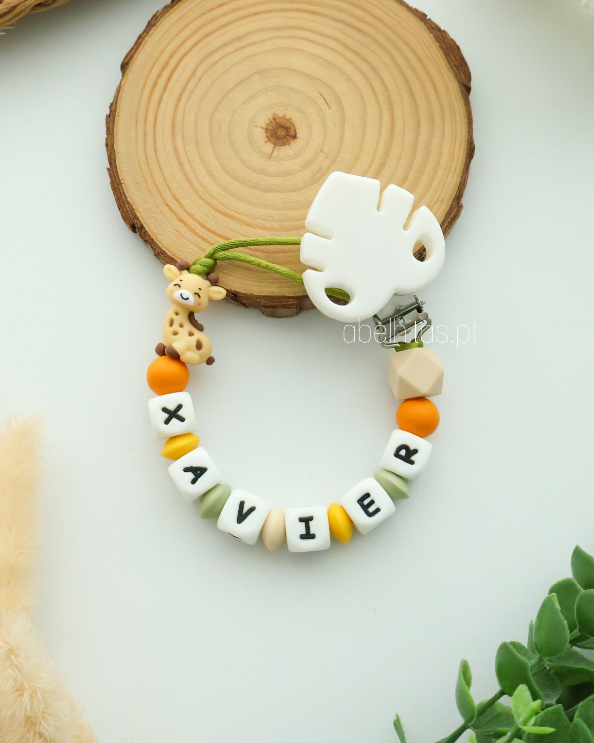 Pacifier clip with name - Giraffe