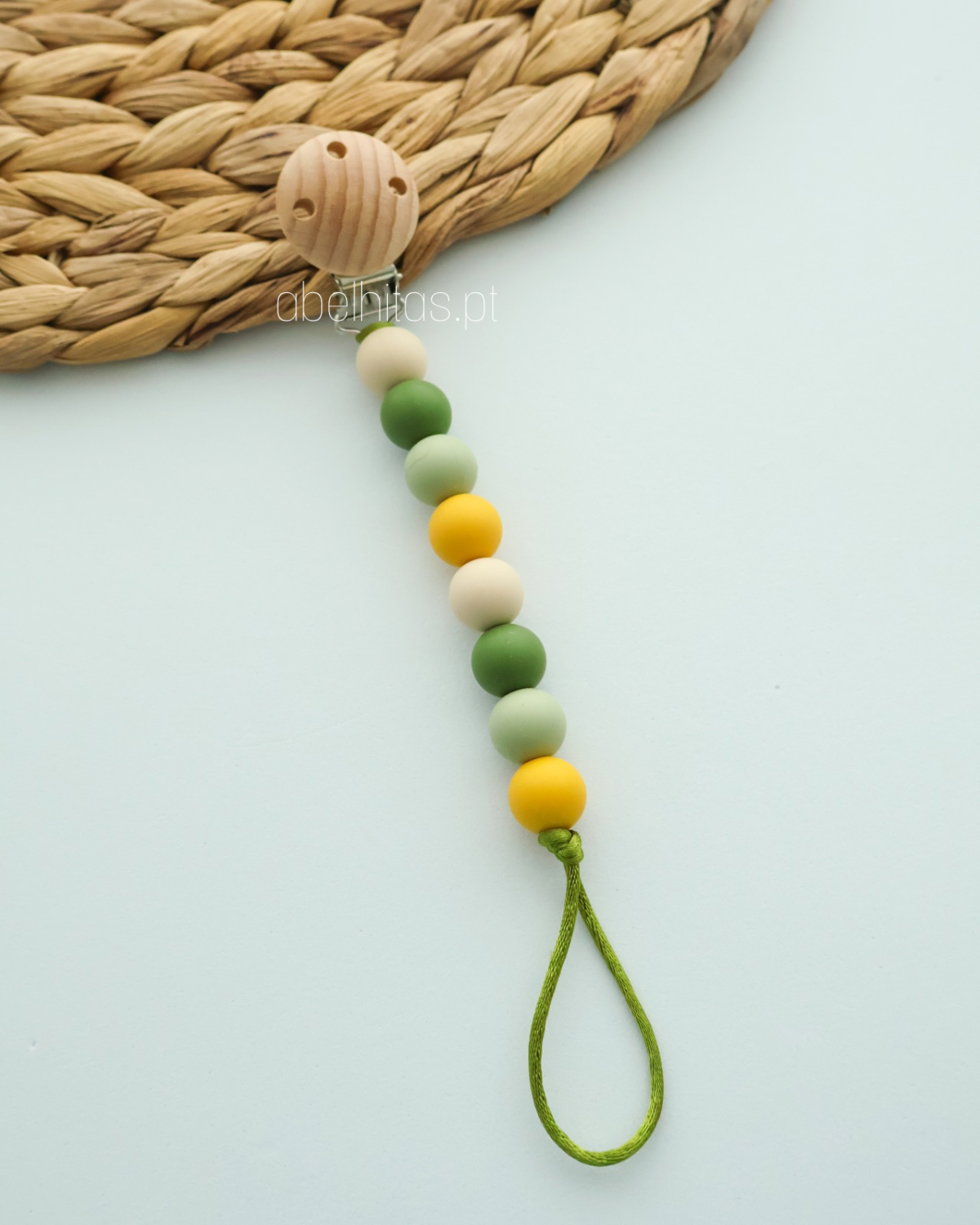 Nameless pacifier clip - simple colors