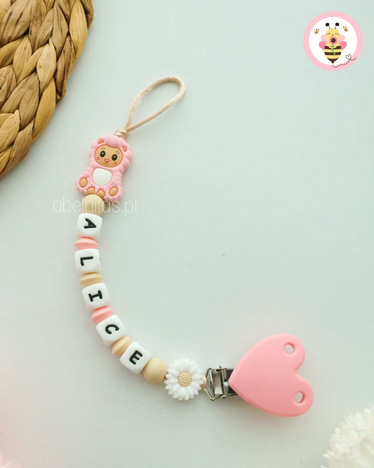 Prendedor de chupeta com nome - Ovelha rosa