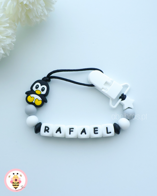 Prendedor de chupeta com nome - Pinguim