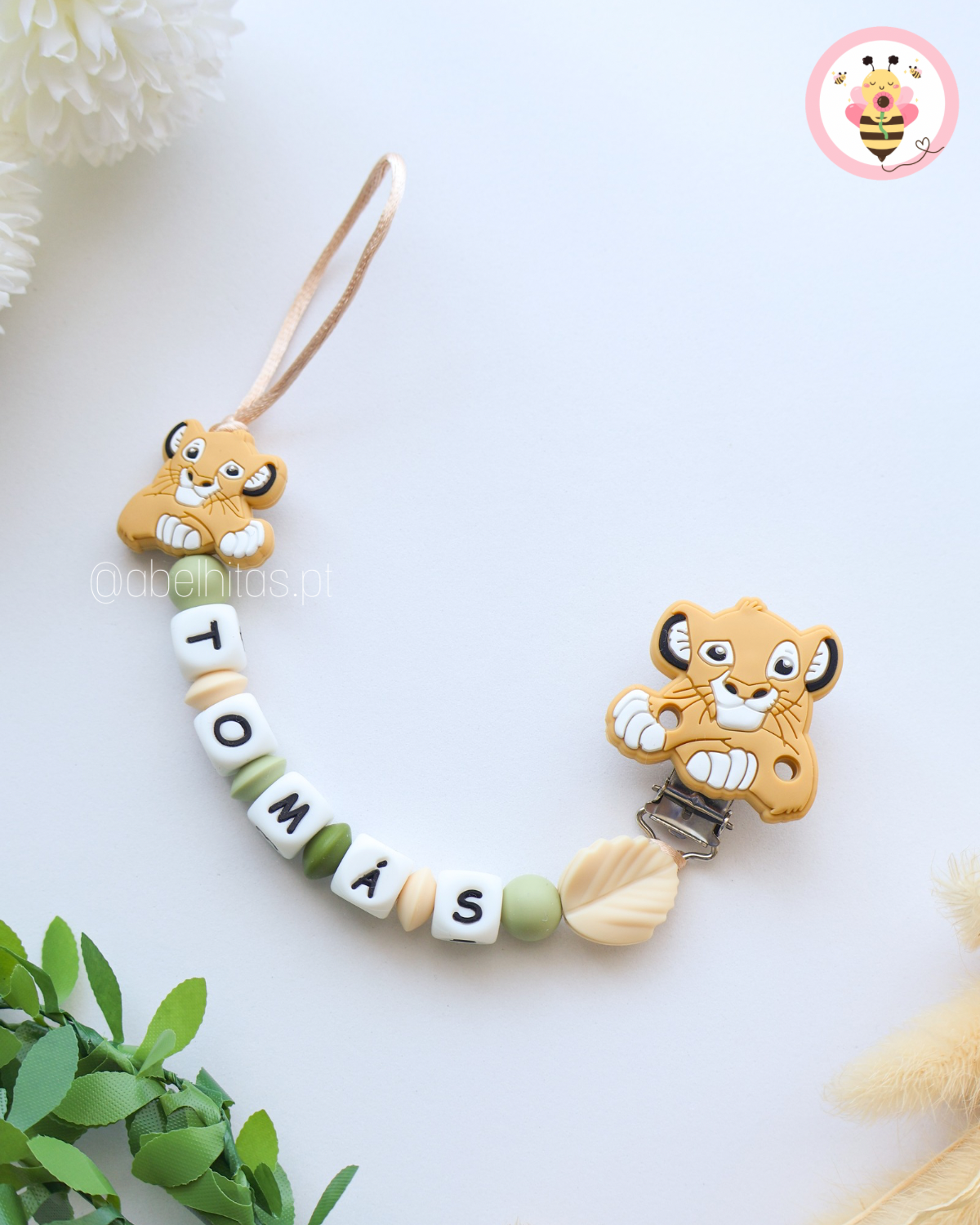 Prendedor de chupeta com nome - Simba