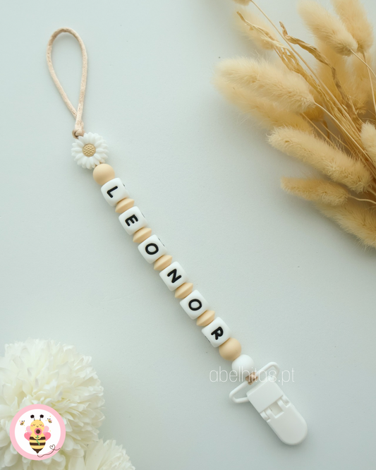 Prendedor de chupeta com nome - Flor branca