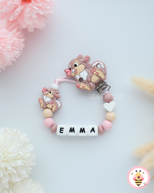 Prendedor de chupeta com nome - Miss Tambor