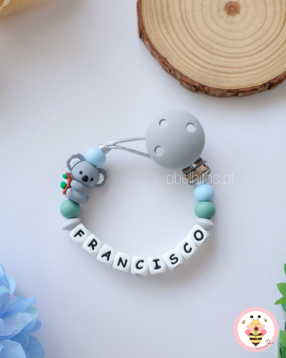 Prendedor de chupeta com nome - Coala