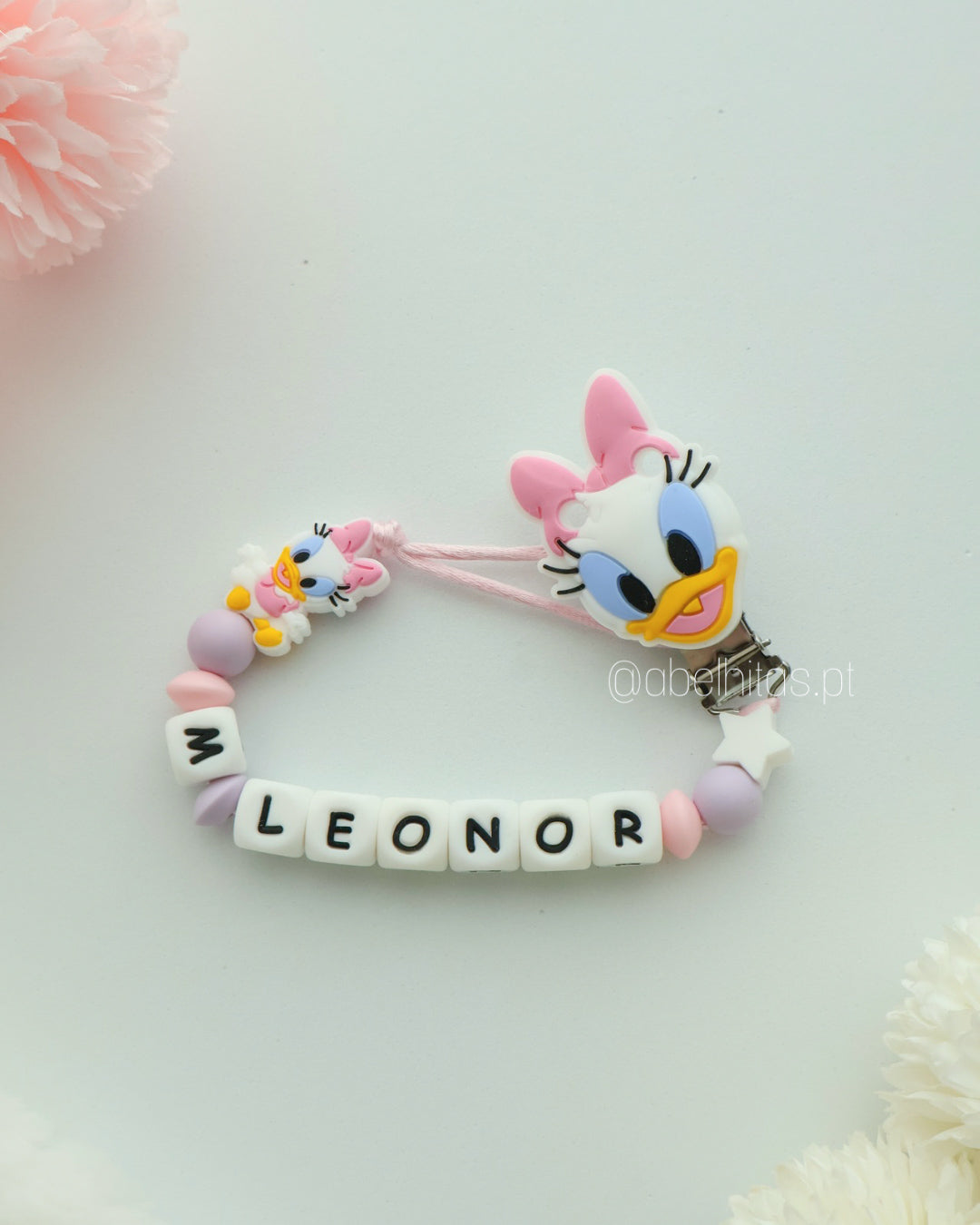 Prendedor de chupeta com nome - Pata Margarida