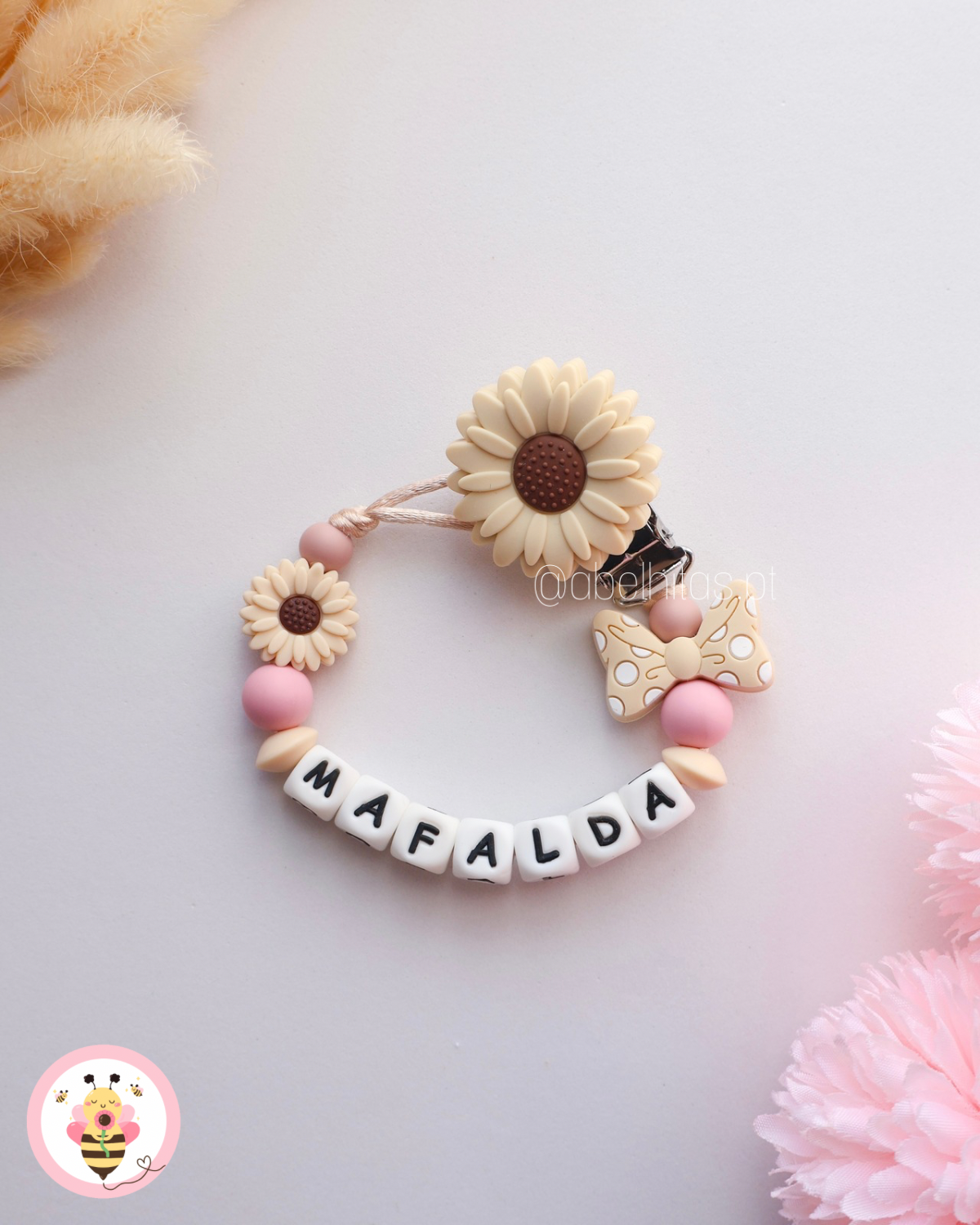 Prendedor de chupeta com nome - Flor bege