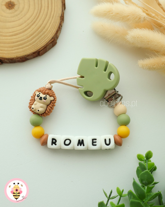 Prendedor de chupeta com nome - Ouriço