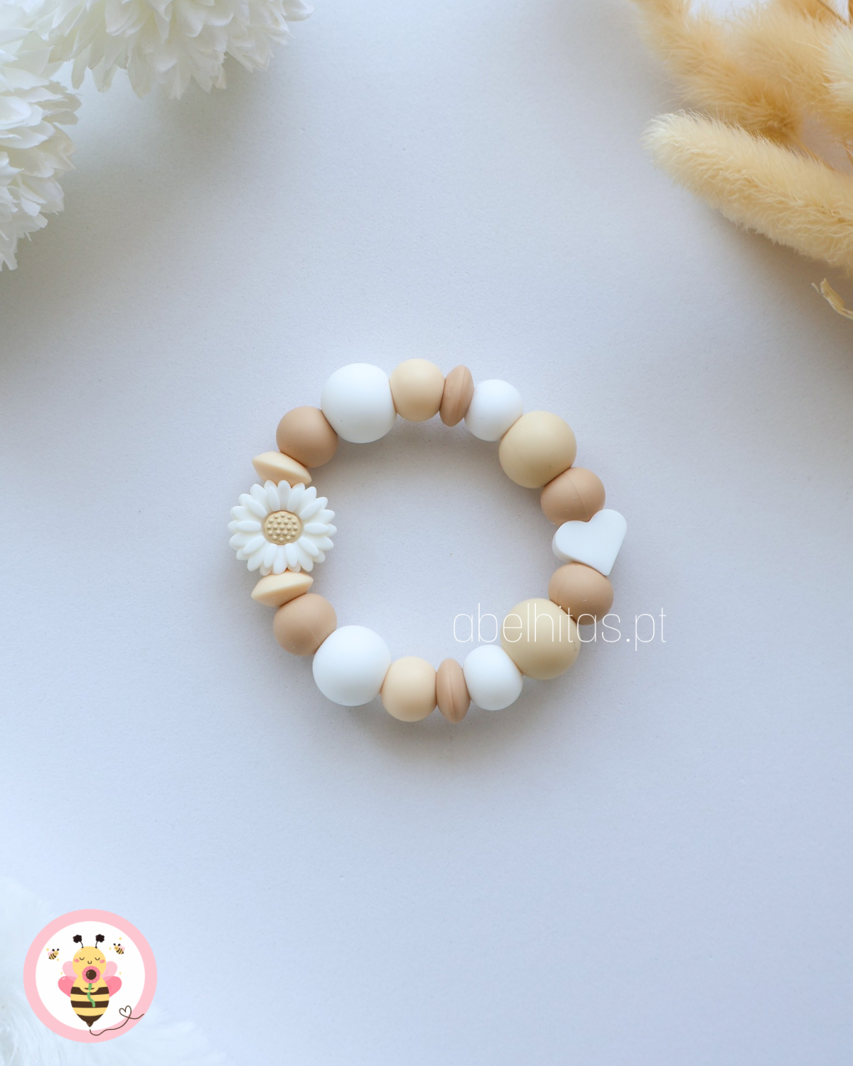 Anneau de dentition à fleurs blanches et beiges