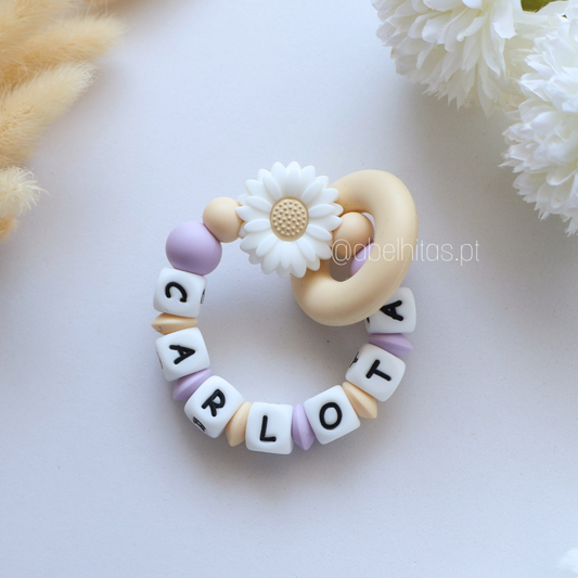 Mordedor personalizado com nome - Flor branca