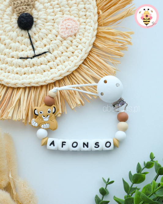 Prendedor de chupeta com nome - Simba