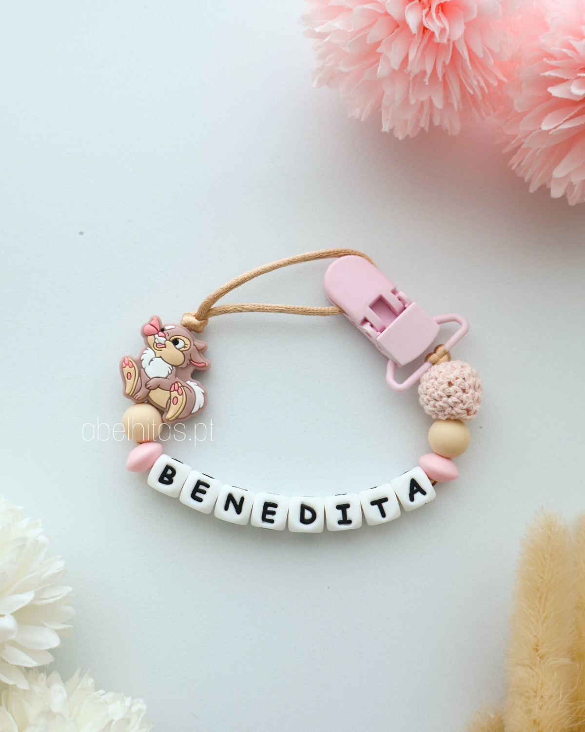 Prendedor de chupeta com nome - Miss Tambor