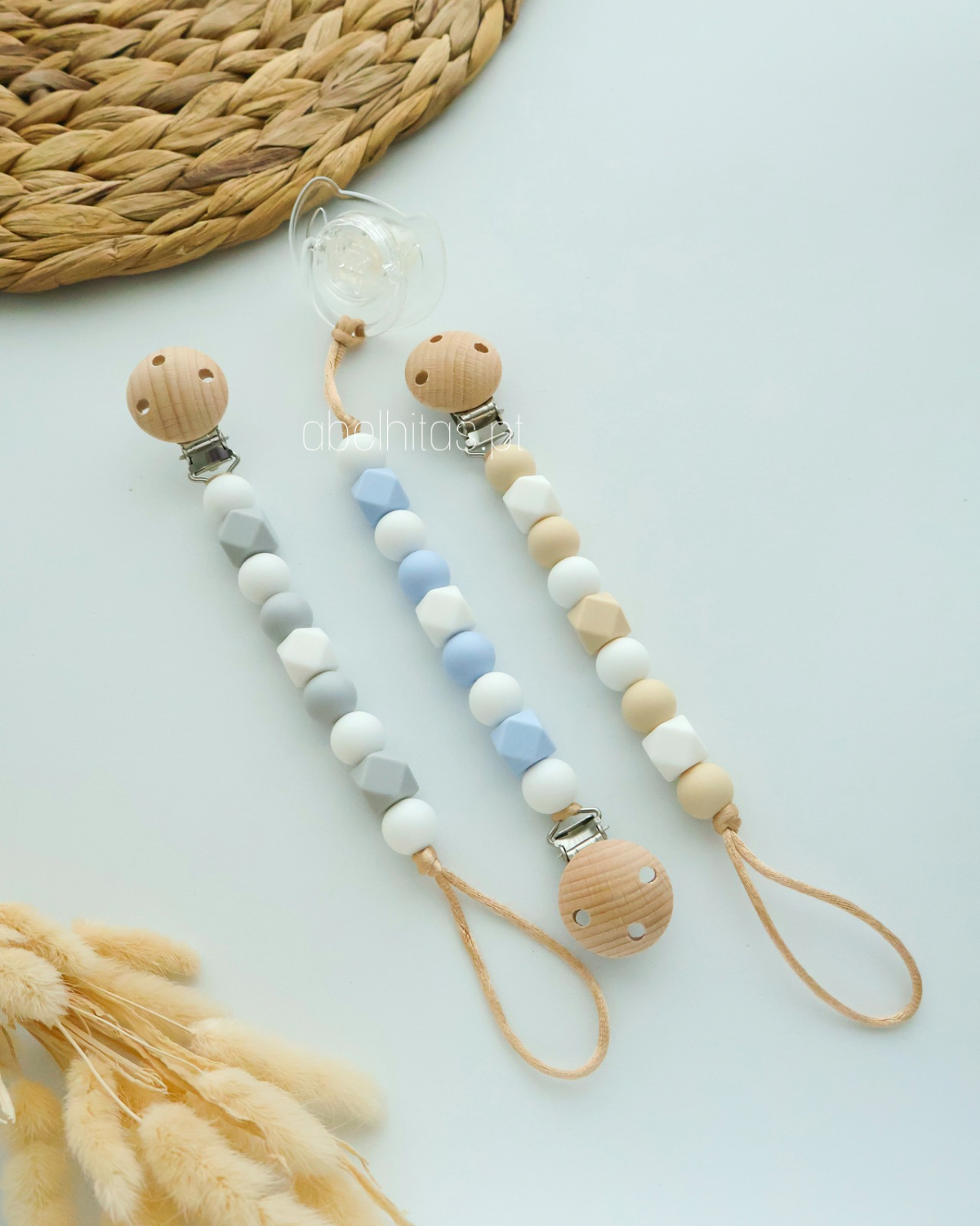 Nameless pacifier clip - Hexagons