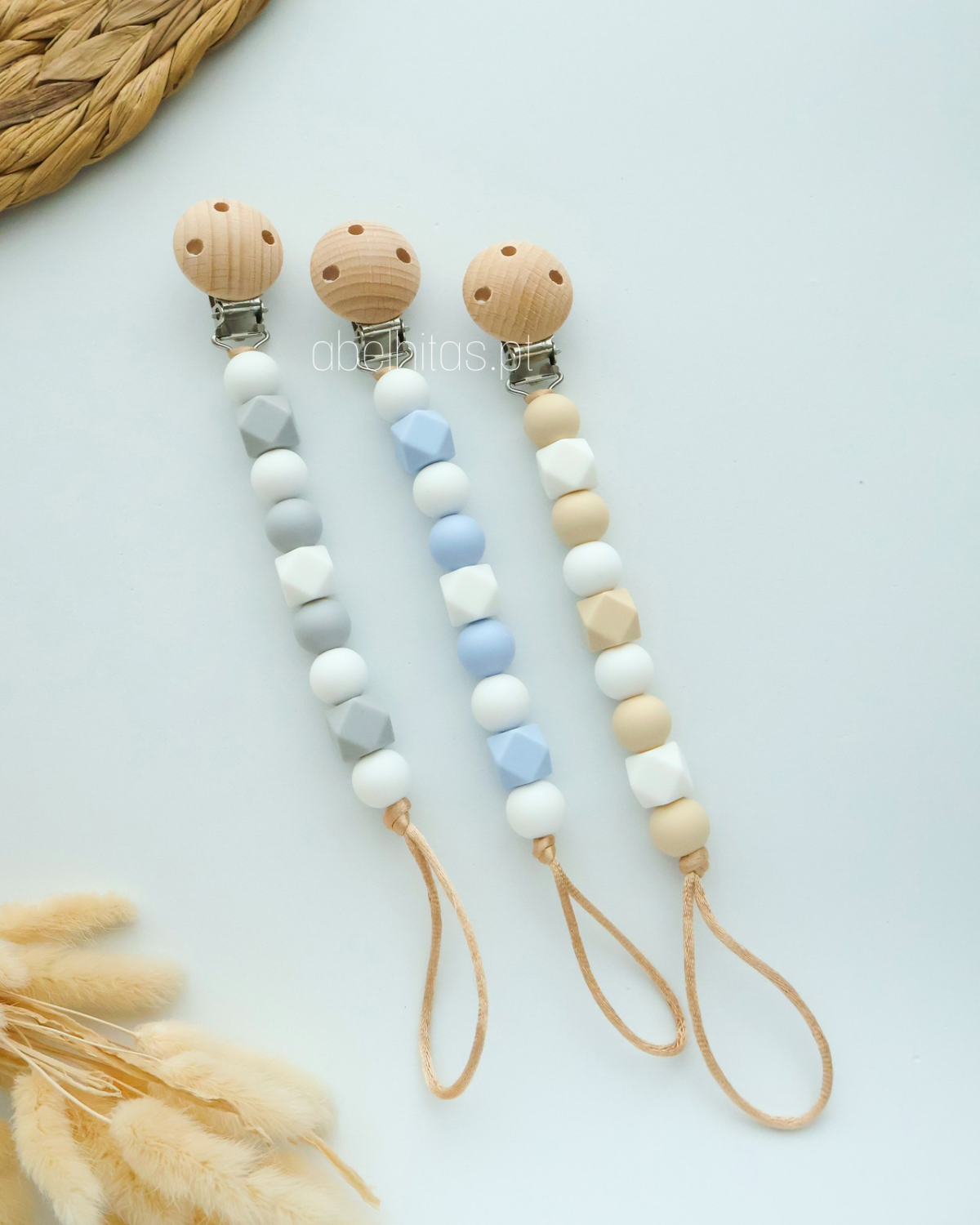 Nameless pacifier clip - Hexagons