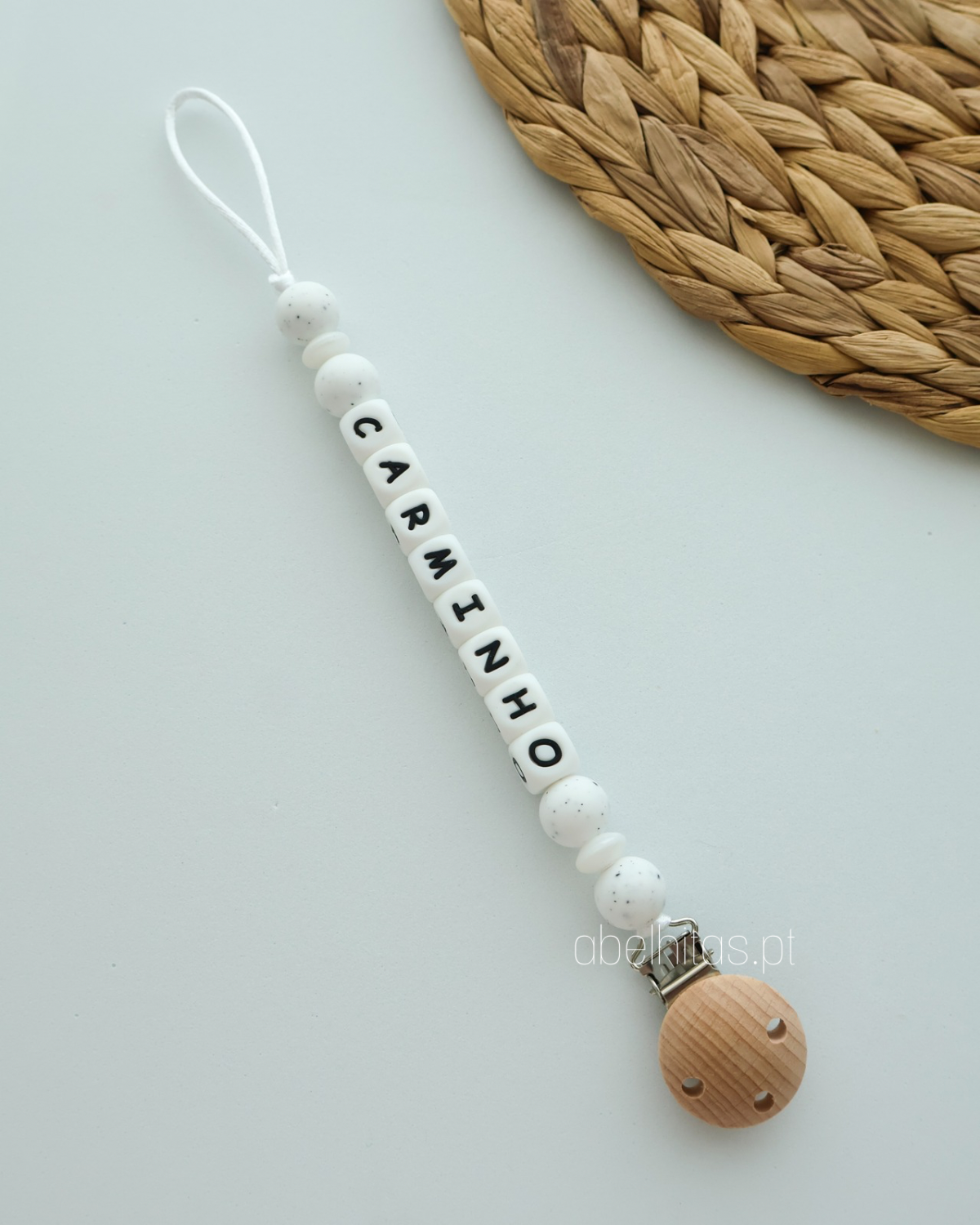 Prendedor de chupeta com nome simples