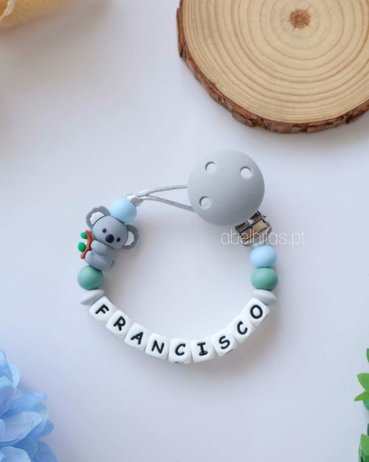 Prendedor de chupeta com nome - Coala