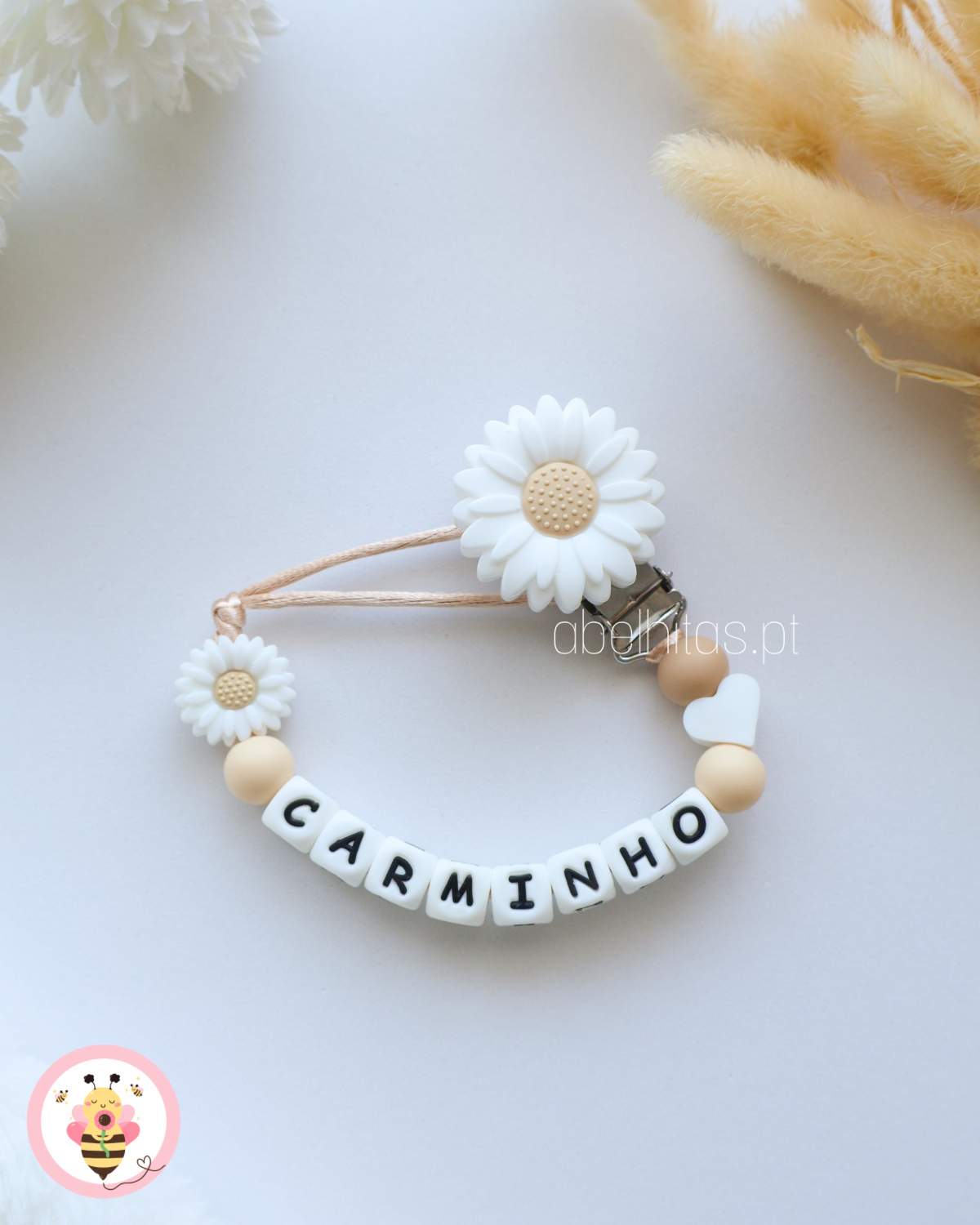 Prendedor de chupeta com nome - Flor branca