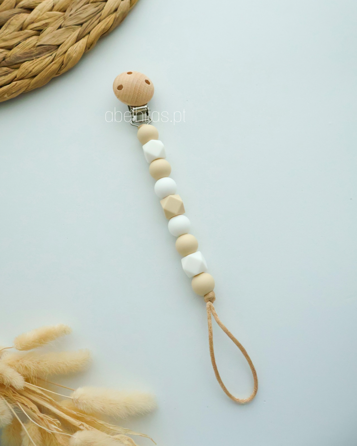 Nameless pacifier clip - Hexagons