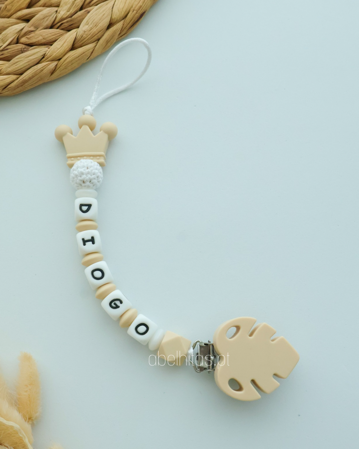 Prendedor de chupeta com nome - Coroa bege