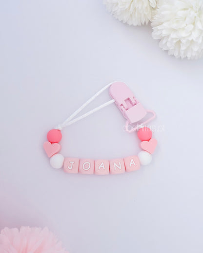 Prendedor de chupeta com nome - Cor-de-rosa