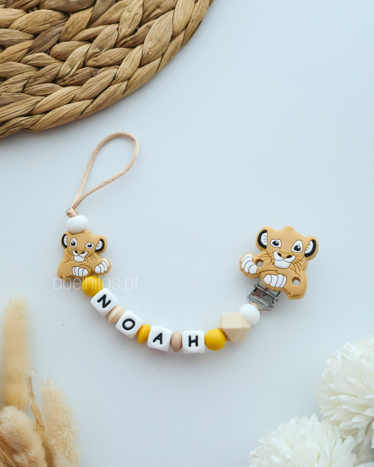 Prendedor de chupeta com nome - Simba