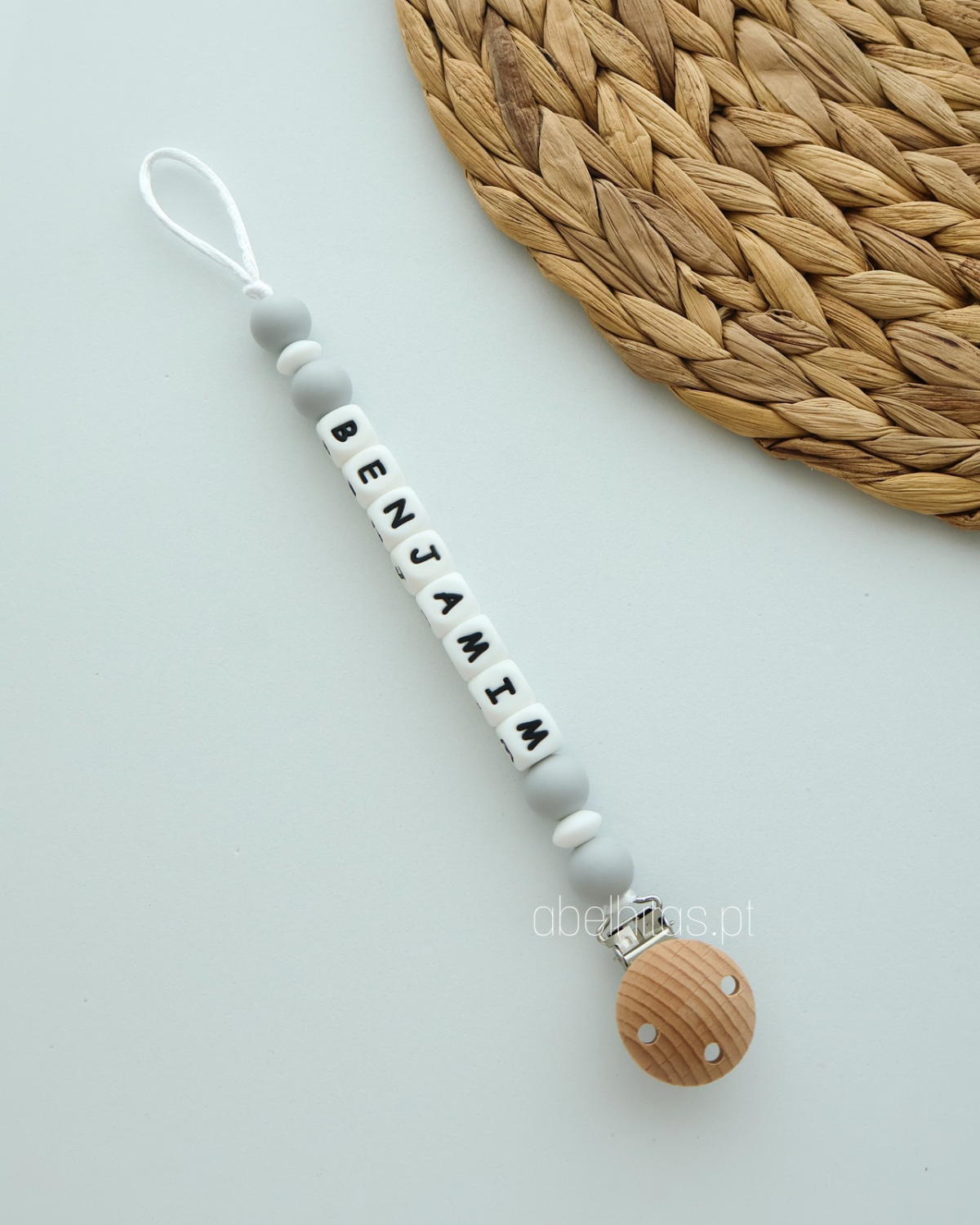 Prendedor de chupeta com nome simples