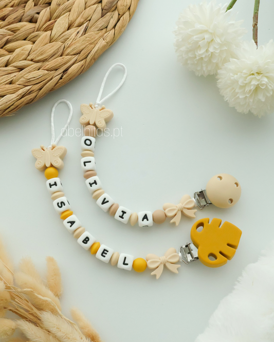 Prendedor de chupeta com nome - Borboleta bege