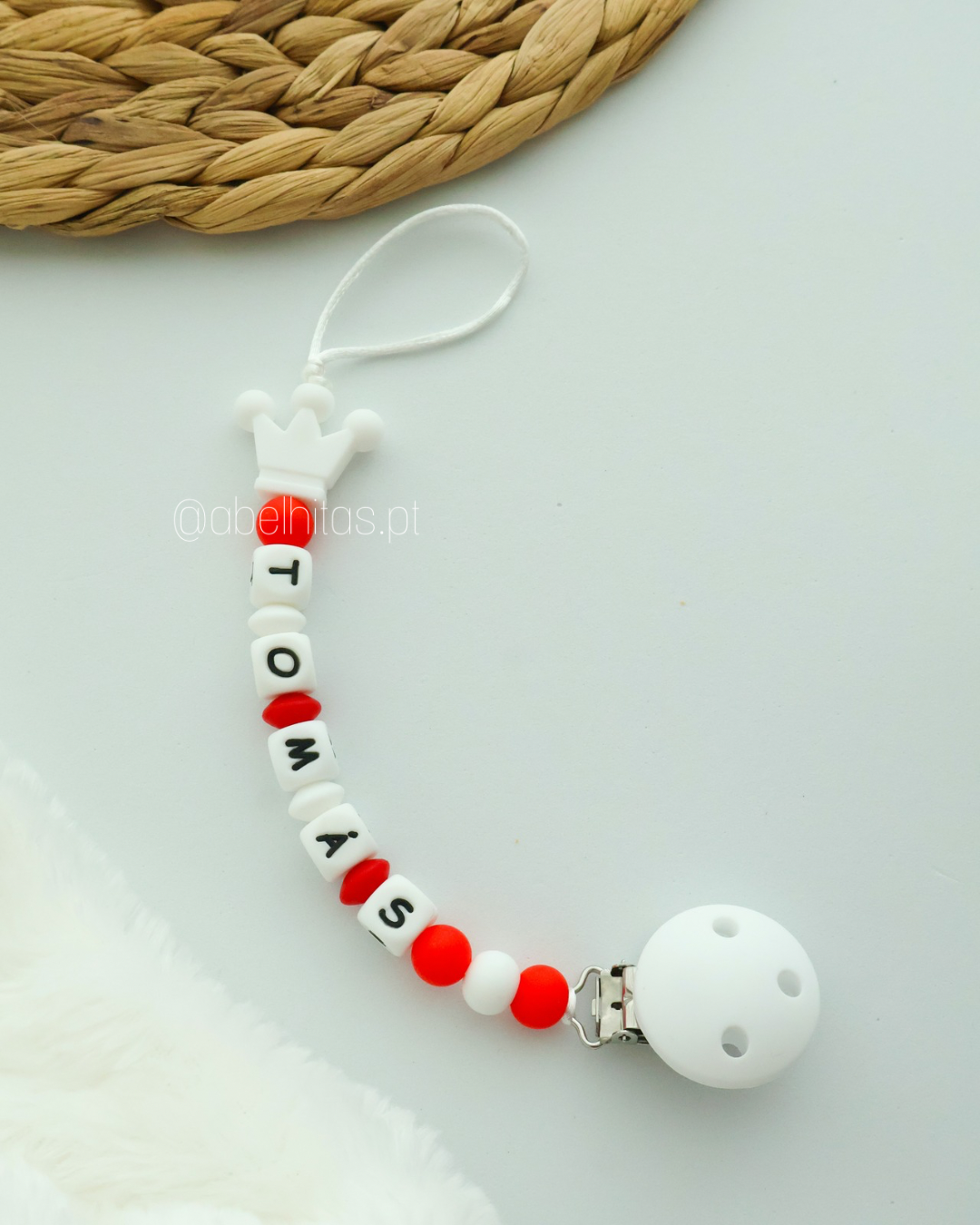 Prendedor de chupeta com nome - Tons de vermelho