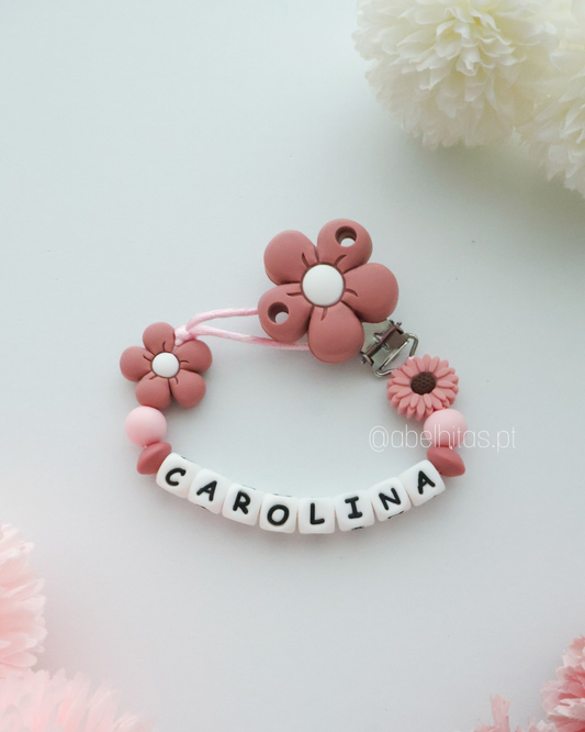 Prendedor de chupeta com nome - Flores rosa escuras