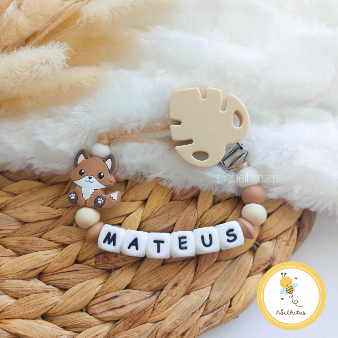 Prendedor de chupeta com nome - Raposa