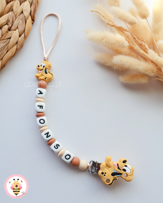 Prendedor de chupeta com nome - Pluto