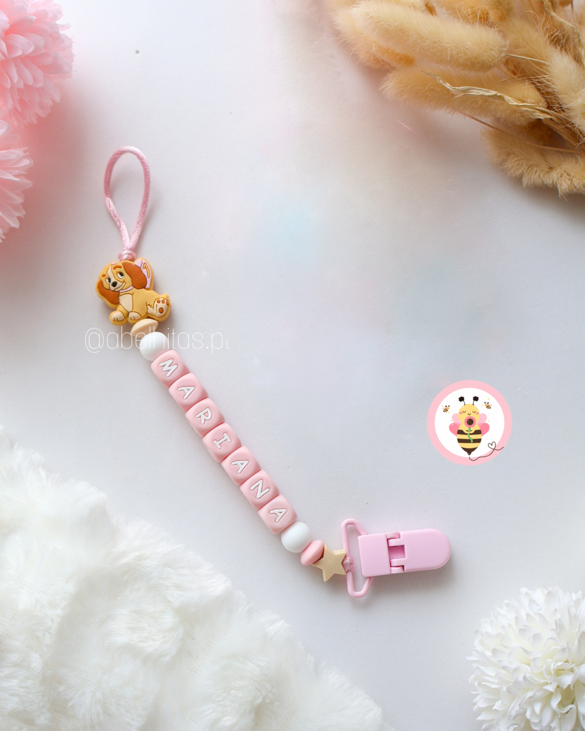 Prendedor de chupeta com nome - Dama