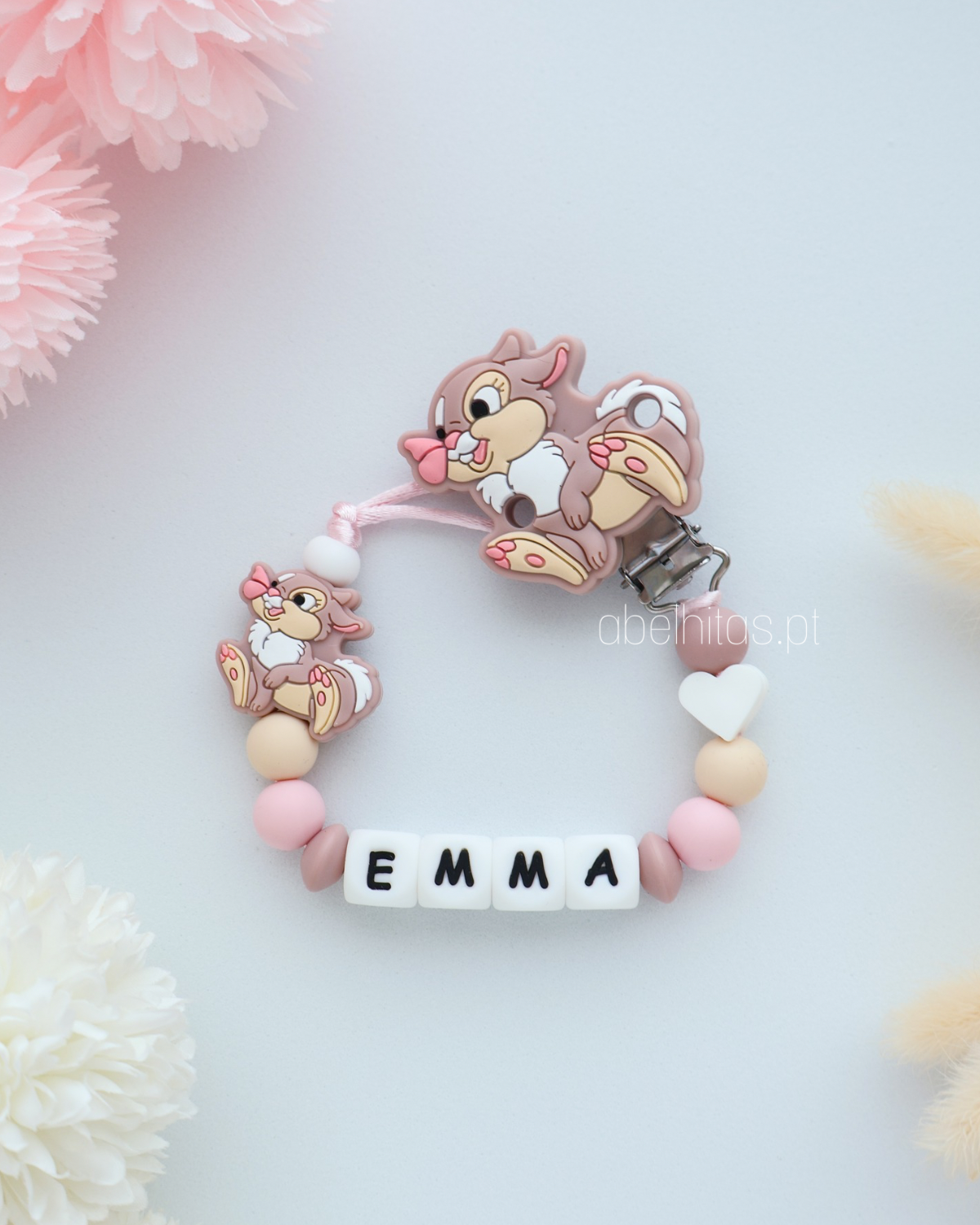 Prendedor de chupeta com nome - Miss Tambor